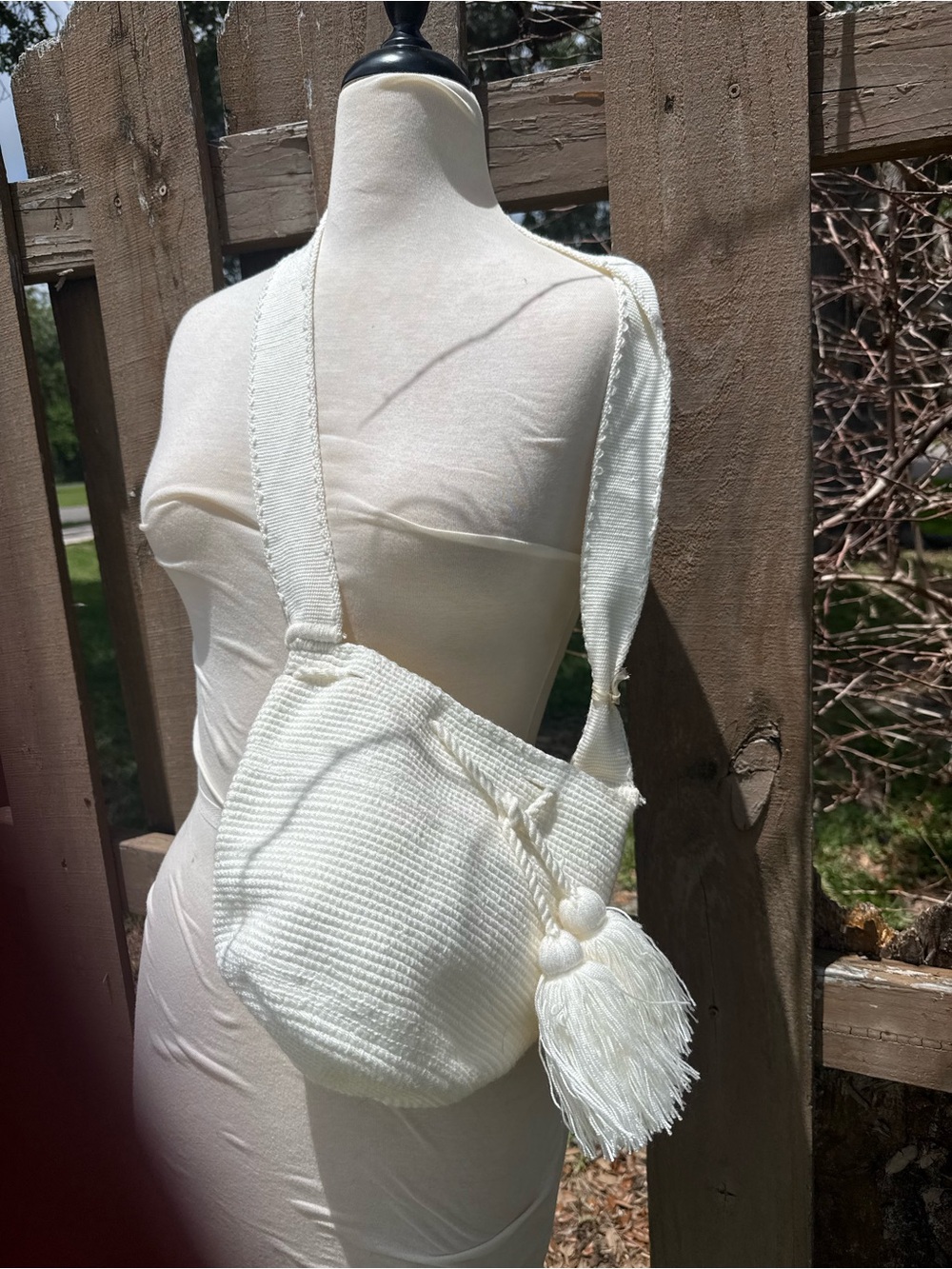 White Wayu Woven Tassel Crossbody Bag